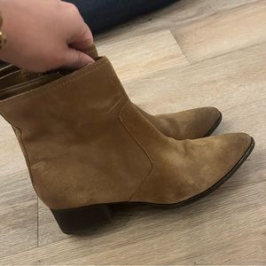 Gianni Bini brown suede boots
